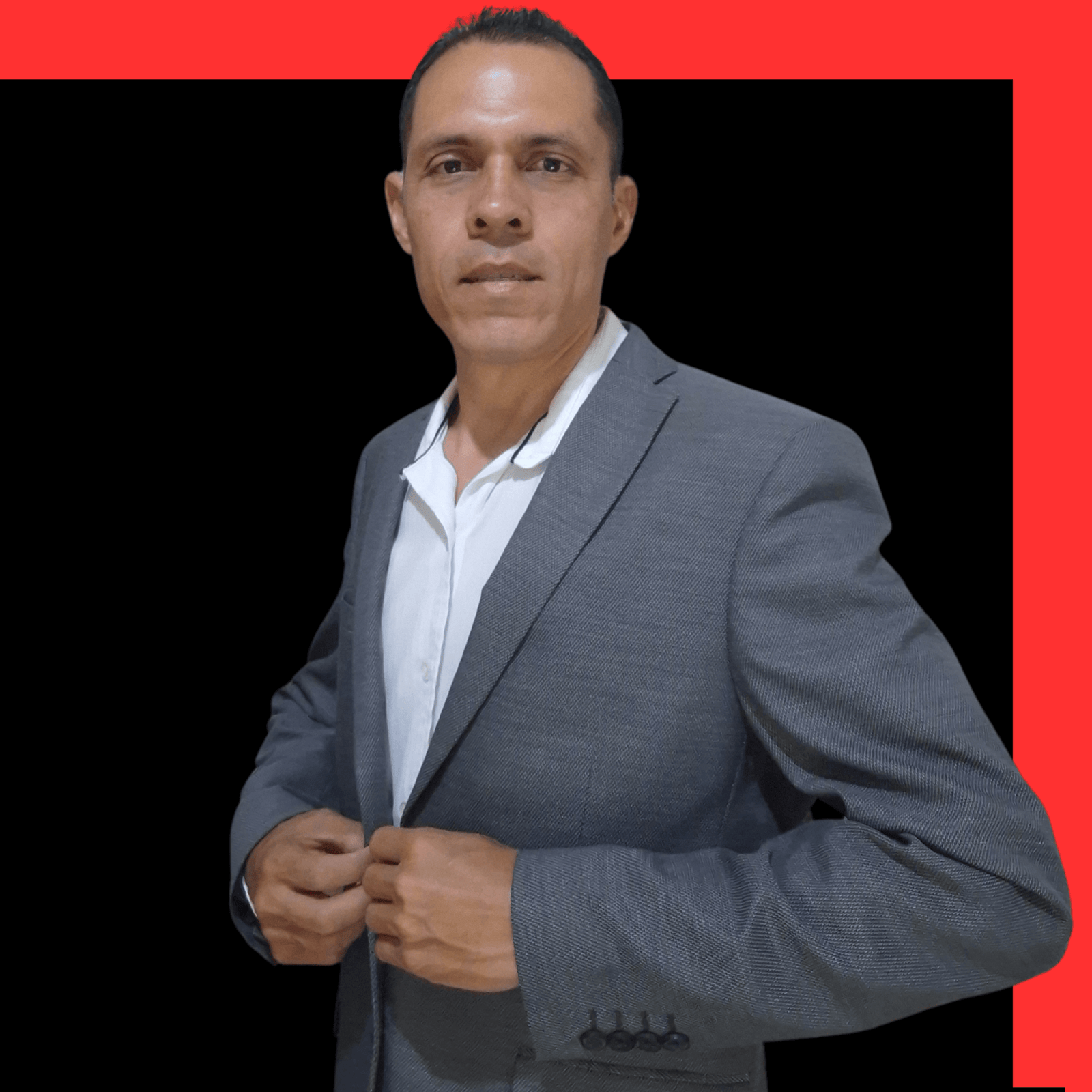 Efrain Aguilar en traje